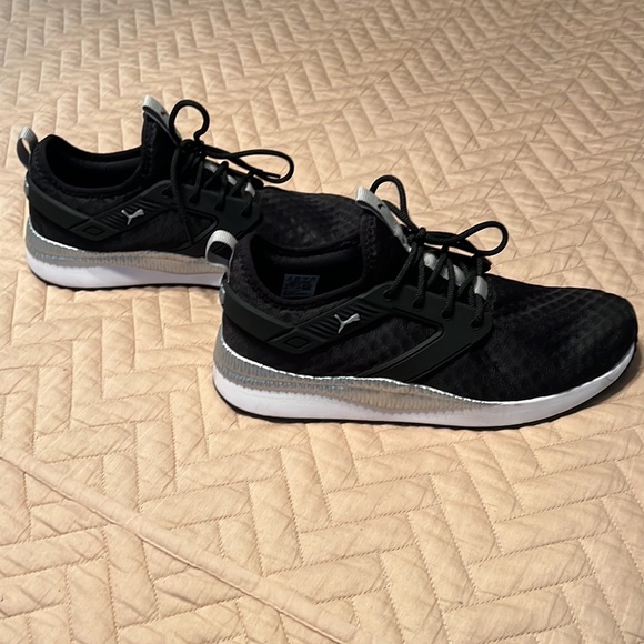 Puma shoes - Picture 3 of 8